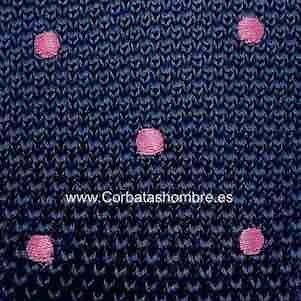 CORBATA DE PUNTO AZUL MARINO CON LUNARES ROSAS ELEGANTES 