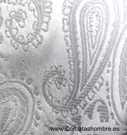 PAÑUELO BLANCO CON DIBUJO DE CACHEMIRES DE TELA JACQUARD TACTO SEDA 