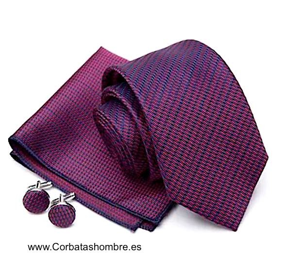 CONJUNTO A JUEGO DE CORBATA ESTRECHA GEMELOS DE CAMISA Y PAÑUELO TRAJE CON MICRO DIBUJO ROJO FRAMBUESA Y AZUL INTENSO 