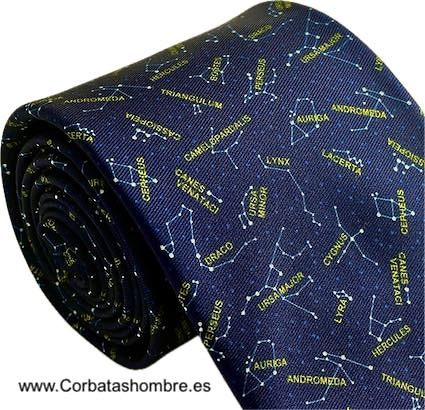 CORBATA AZUL CON ESTRELLAS Y EL NOMBRE DE LAS CONSTELACIONES 