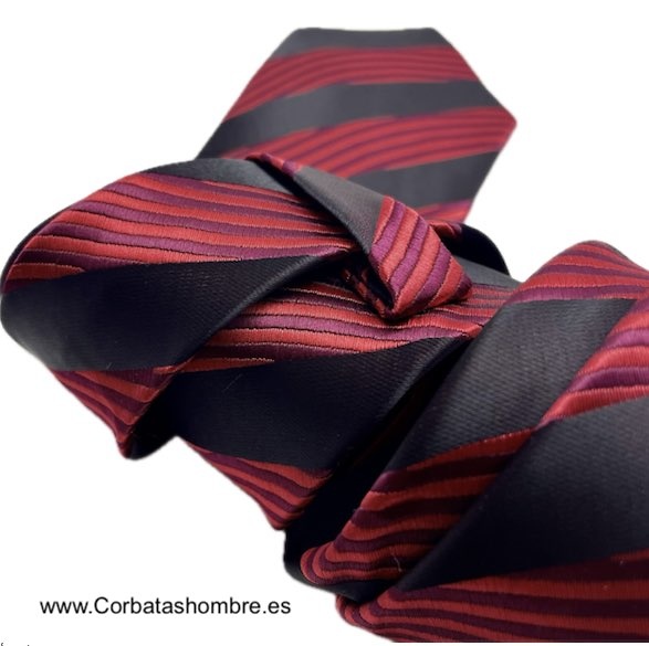 CORBATA ELEGANTE DE RAYAS ANCHAS NEGRAS COMBINADAS CON ONDAS ROJAS Y MORADAS 